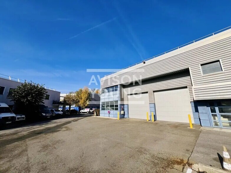 Flex dans La Courneuve à louer - Photo du bâtiment - Image 3 de 6