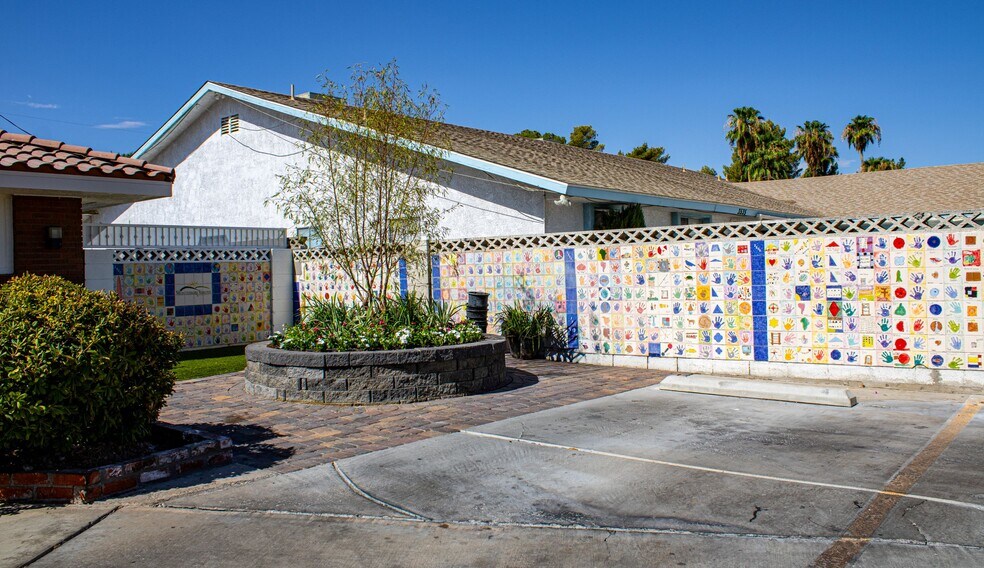 3551 E Sunset Rd, Las Vegas, NV à vendre - Photo du bâtiment - Image 2 de 53