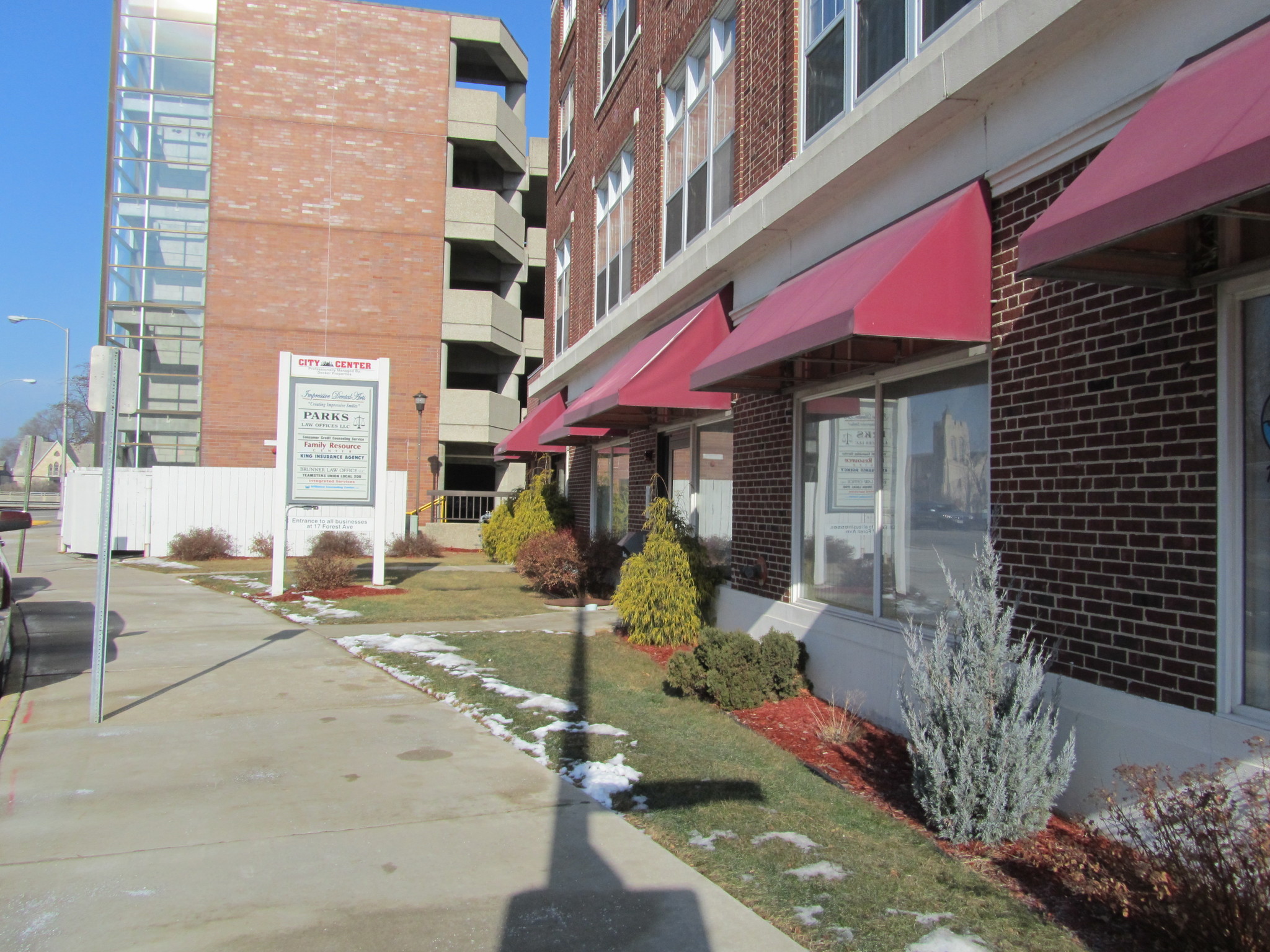 17 Forest Ave, Fond Du Lac, WI for lease Building Photo- Image 1 of 4