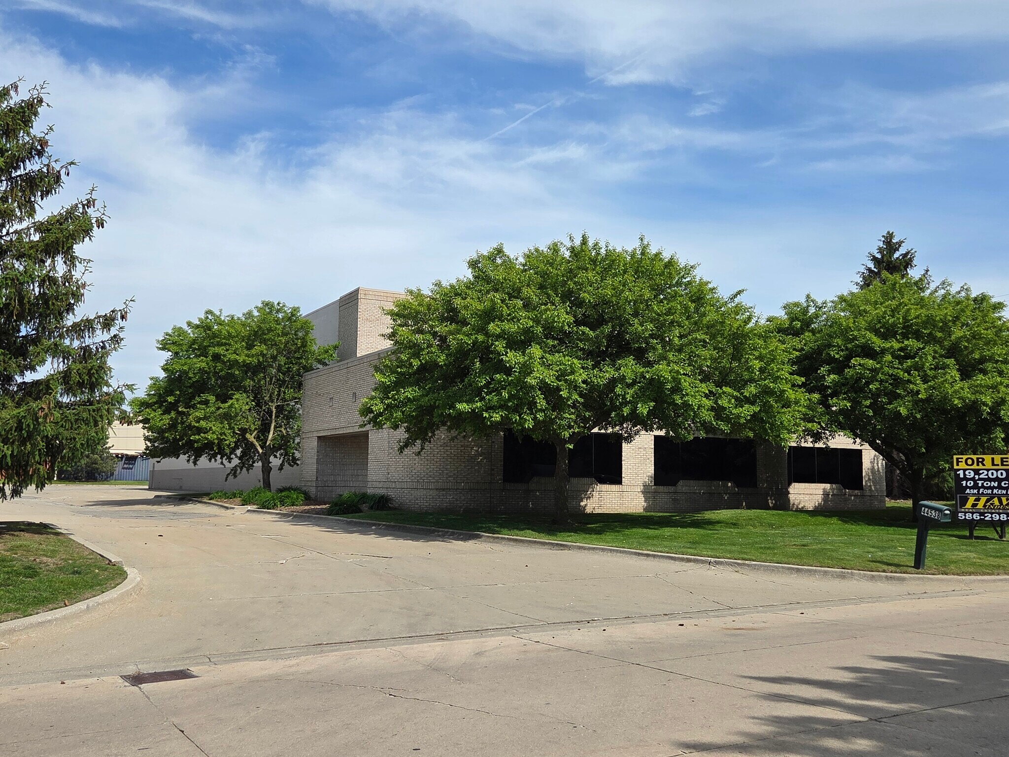 44538 Macomb Industrial Dr, Clinton Township, MI à louer Photo du bâtiment- Image 1 de 6