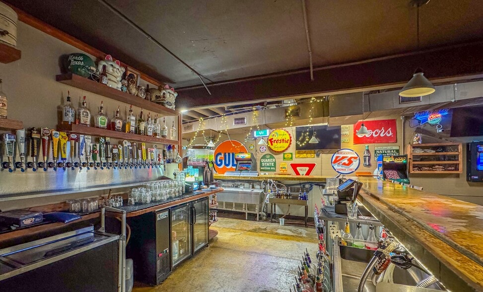 1211 W Hickory St, Denton, TX for lease - Building Photo - Image 2 of 19