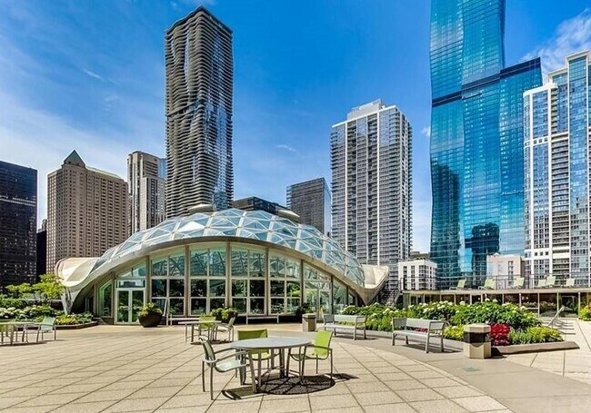400 E Randolph St, Chicago, IL à vendre - Photo du bâtiment - Image 2 de 39