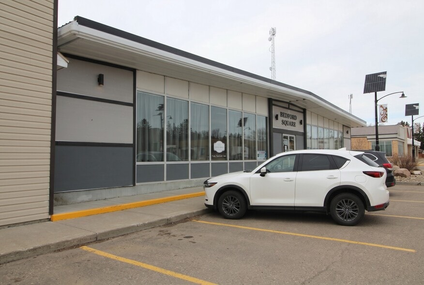 5016 50th St, Eckville, AB for sale - Building Photo - Image 2 of 7