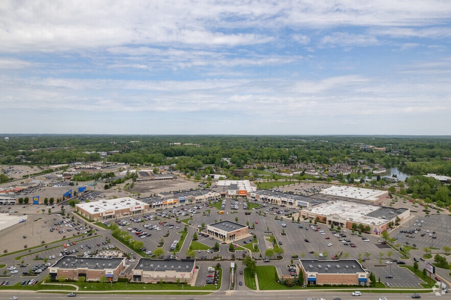 3545-3665 28th St SE, Grand Rapids, MI for lease - Aerial - Image 3 of 7