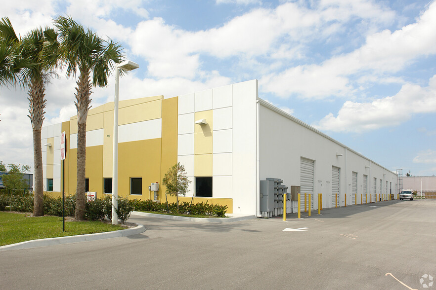 1669 SE South Niemeyer Cir, Port Saint Lucie, FL for lease - Building Photo - Image 2 of 4