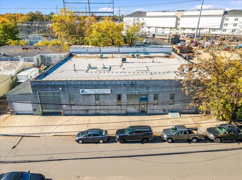 50 Hempstead Gardens, West Hempstead, NY à vendre - Photo du bâtiment - Image 3 de 10