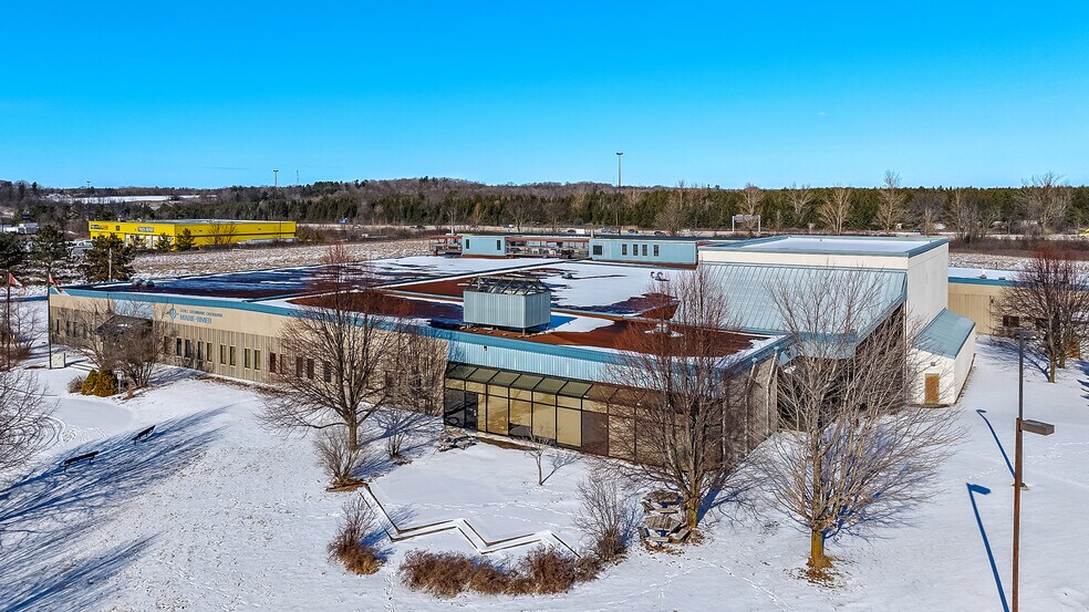711 Dalton ave, Kingston, ON à louer - Photo du bâtiment - Image 3 de 4