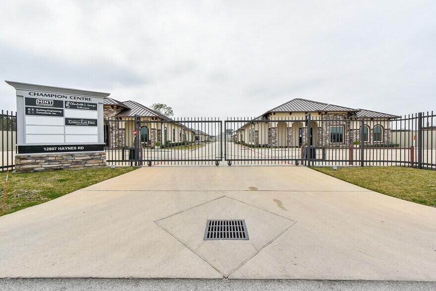 12807 Haynes Rd, Houston, TX à louer - Photo du bâtiment - Image 3 de 16