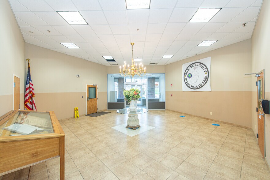 83 Spring St, Newton, NJ à vendre - Photo du bâtiment - Image 2 de 24