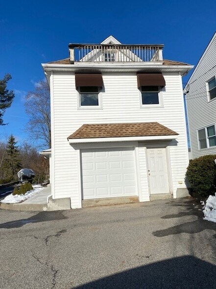 23 Kiscona Rd, Mount Kisco, NY à vendre - Photo du bâtiment - Image 2 de 7