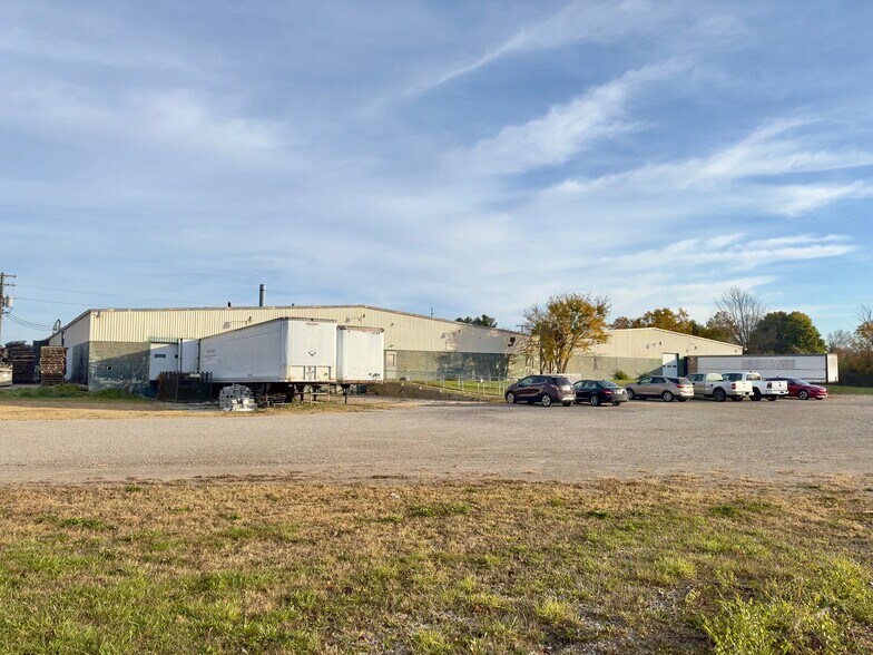 500 E Industrial Pky, Fayette, OH for lease - Building Photo - Image 2 of 3