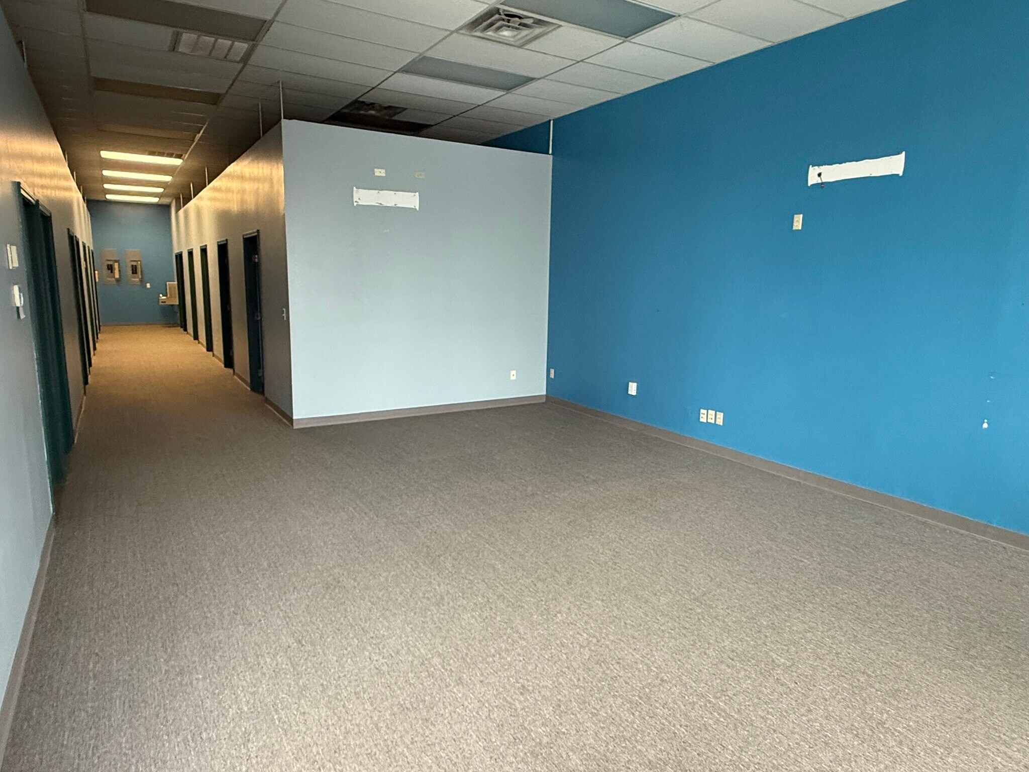 5525 S Cedar St, Lansing, MI à louer Photo intérieure- Image 1 de 4