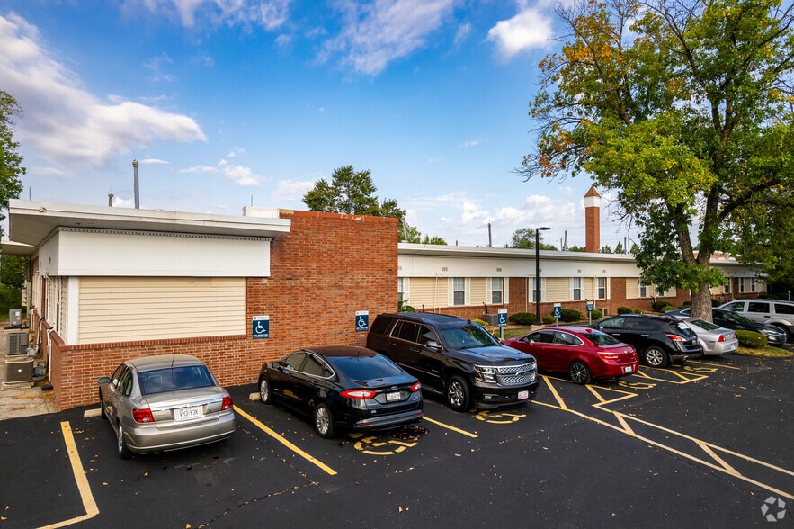 1425 N New Florissant Rd, Florissant, MO for sale - Building Photo - Image 2 of 32