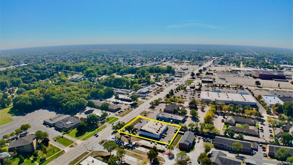 8017-8067 N Wayne Rd, Westland, MI à louer - Photo du bâtiment - Image 3 de 7