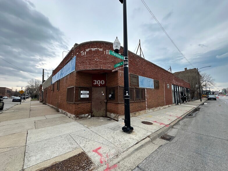 300 E Pershing Rd, Chicago, IL à vendre - Photo du bâtiment - Image 1 de 2