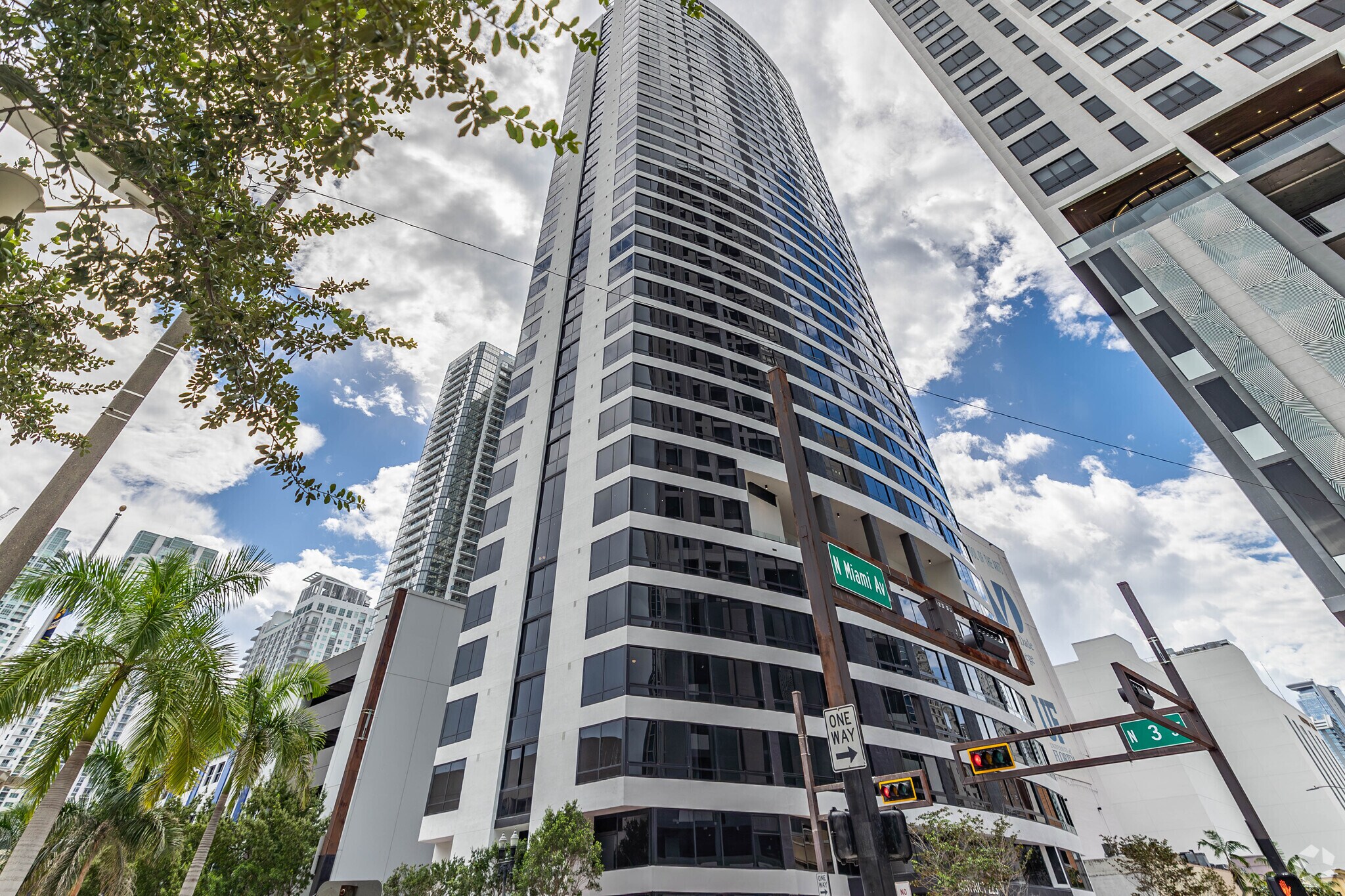 225-233 N Miami Ave, Miami, FL à vendre Photo principale- Image 1 de 7