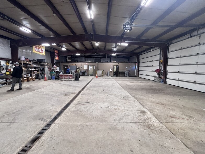 235 Grand Lake Rd, Celina, OH à vendre - Photo du bâtiment - Image 2 de 6