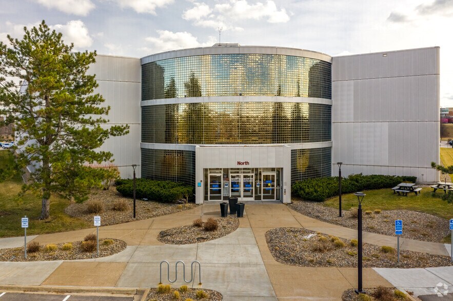1450 Energy Park Dr, Saint Paul, MN à louer - Photo du bâtiment - Image 2 de 6