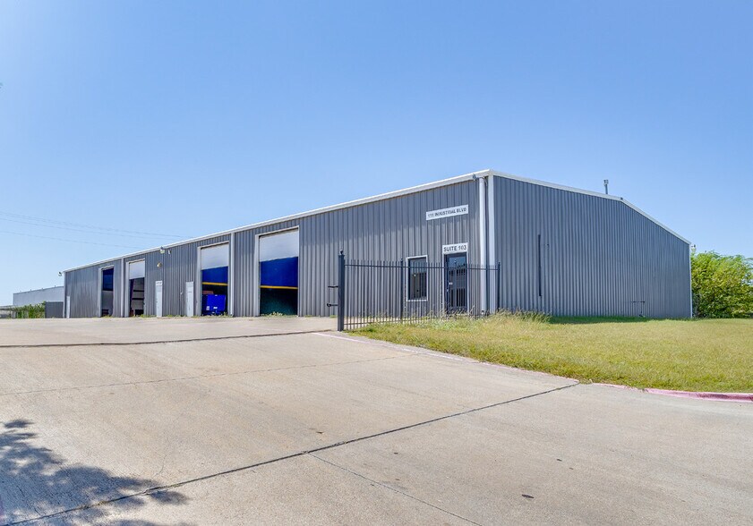 111 Industrial Blvd, Mansfield, TX à louer - Photo du bâtiment - Image 1 de 10