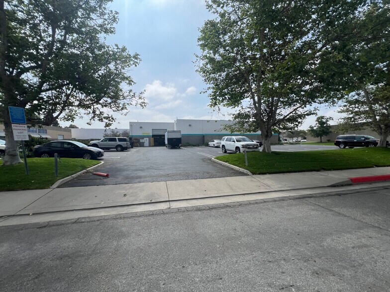 3540 Cadillac Ave, Costa Mesa, CA à louer - Photo du bâtiment - Image 1 de 7