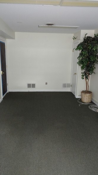 1590 E 2nd St, Scotch Plains, NJ à vendre - Photo du bâtiment - Image 3 de 6