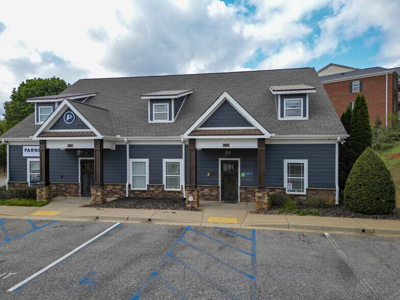 108A Clair Dr, Piedmont, SC à louer - Photo du bâtiment - Image 2 de 3