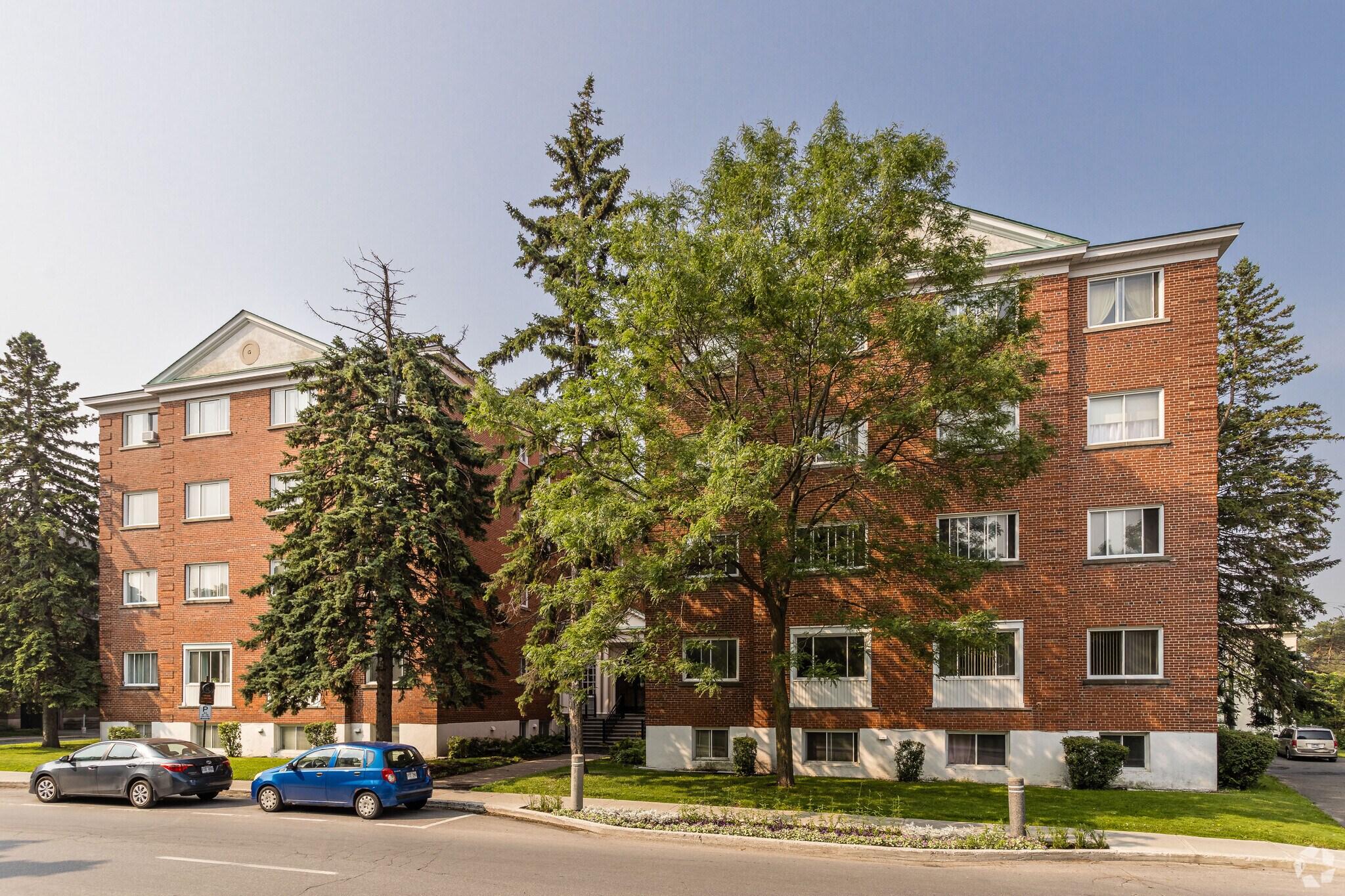 1320 Crois Lombard, Mont-Royal, QC for sale Primary Photo- Image 1 of 1