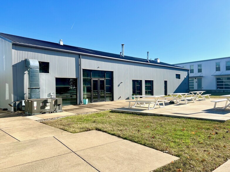 372 Herron Dr, Nashville, TN à vendre - Photo du bâtiment - Image 2 de 7