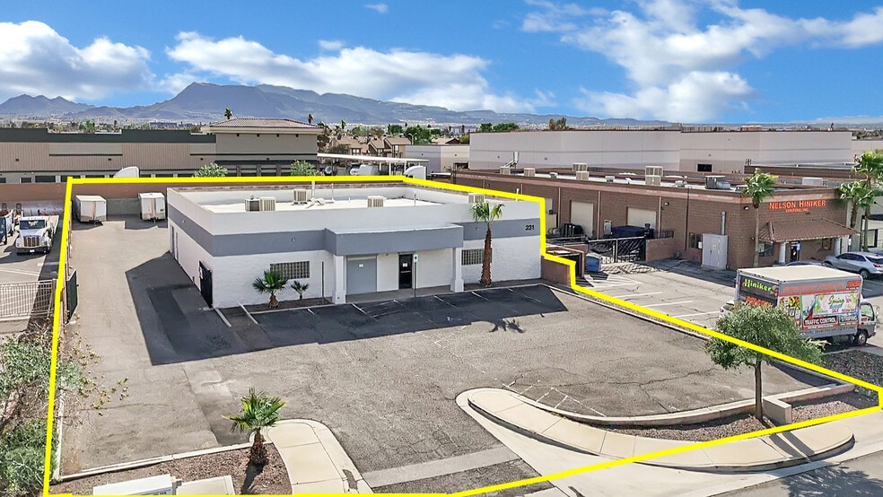 231 Sunpac Ave, Henderson, NV for lease - Building Photo - Image 2 of 5