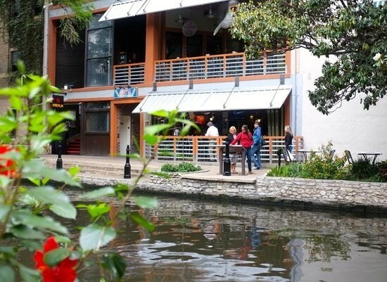 212 College St, San Antonio, TX à louer - Photo du bâtiment - Image 3 de 7