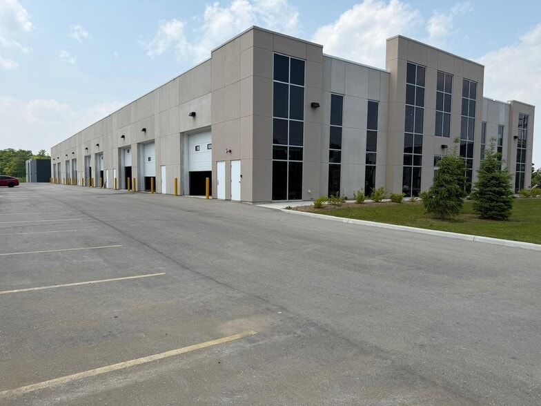 125 Goddard Cres, Cambridge, ON for lease - Building Photo - Image 3 of 6