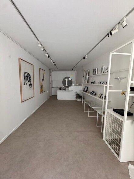 Retail in Lille for sale - Interior Photo - Image 1 of 3
