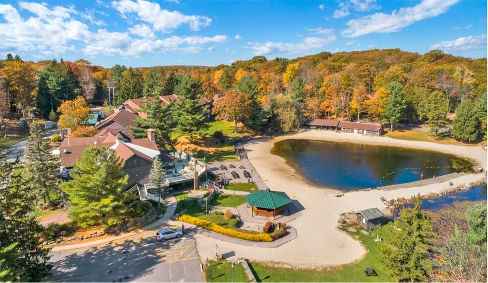 428 Moseywood Rd, Lake Harmony, PA à vendre - Photo du bâtiment - Image 1 de 16