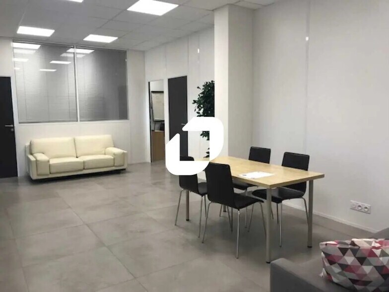 144 Avenue Du Médoc, Eysines for lease - Interior Photo - Image 3 of 10