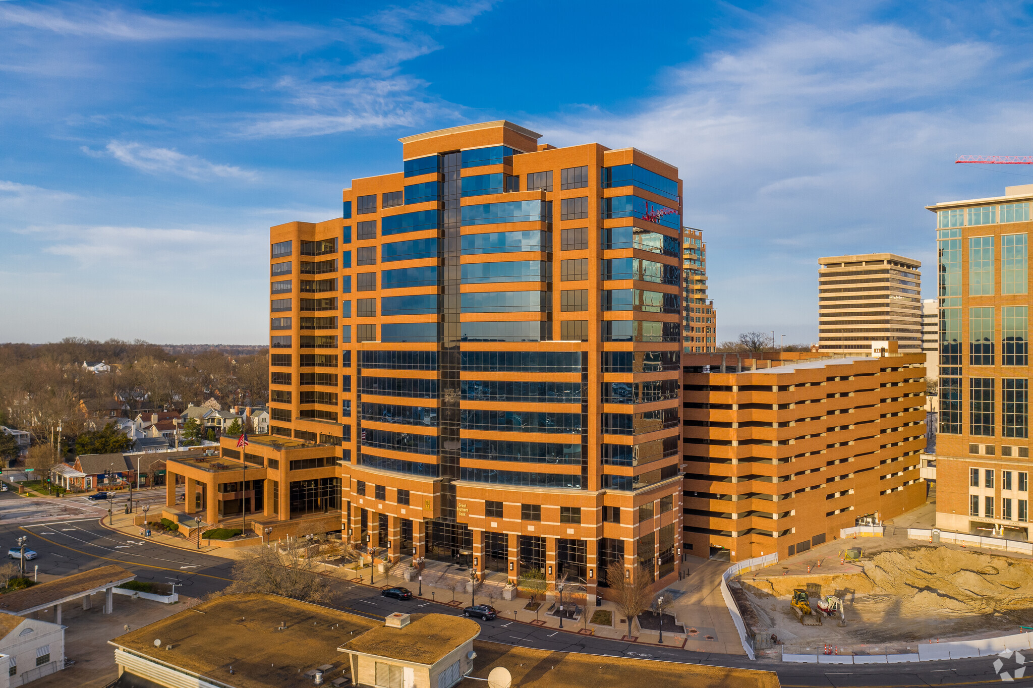 8235 Forsyth Blvd, Clayton, MO for lease Primary Photo- Image 1 of 12