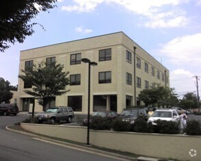 670-698 Berkmar Cir, Charlottesville, VA for lease - Building Photo - Image 2 of 8