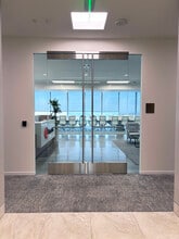 400 Spectrum Center Dr, Irvine, CA à louer Photo intérieure- Image 1 de 16