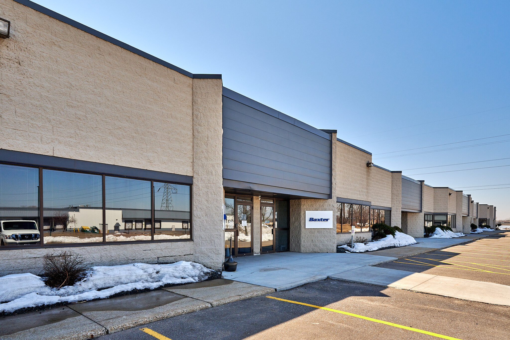 4354-4396 W Round Lake Rd W, Arden Hills, MN for lease Building Photo- Image 1 of 4