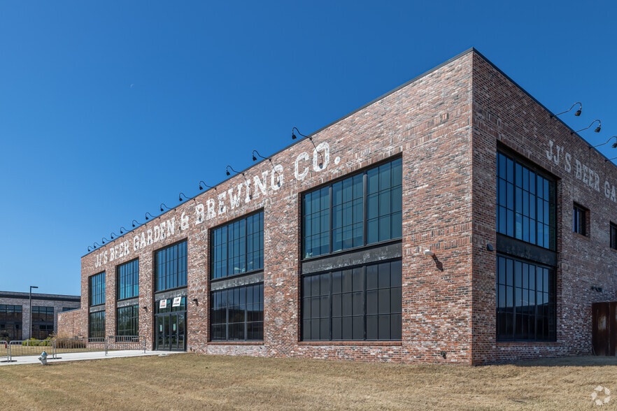 3615 N Steele Blvd, Fayetteville, AR for sale - Building Photo - Image 2 of 37