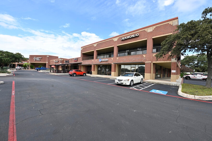 15909 San Pedro Ave, San Antonio, TX for lease - Building Photo - Image 1 of 19