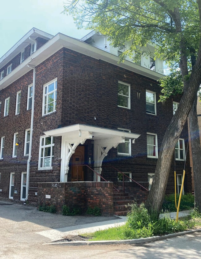 More details for 6 Roslyn Rd, Winnipeg, MB - Office for Lease