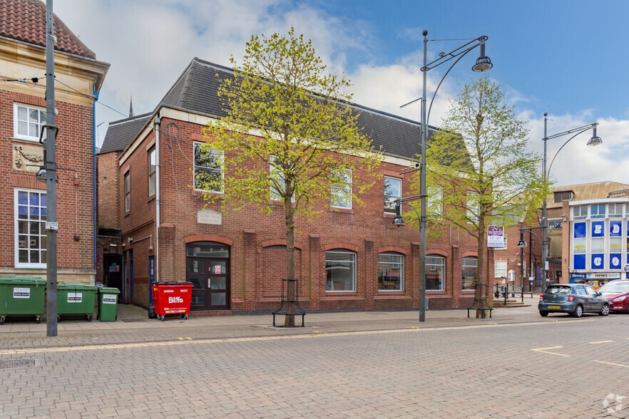 3-5 Market Pl, Hinckley for lease - Building Photo - Image 2 of 6