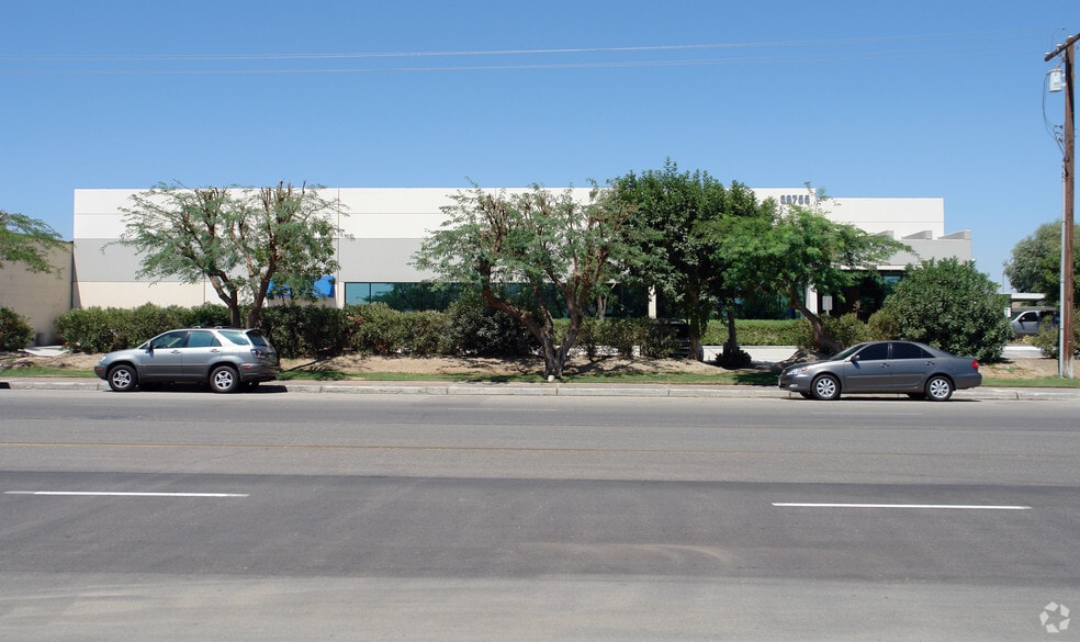 39755 Berkey Dr, Palm Desert, CA for lease - Building Photo - Image 2 of 8