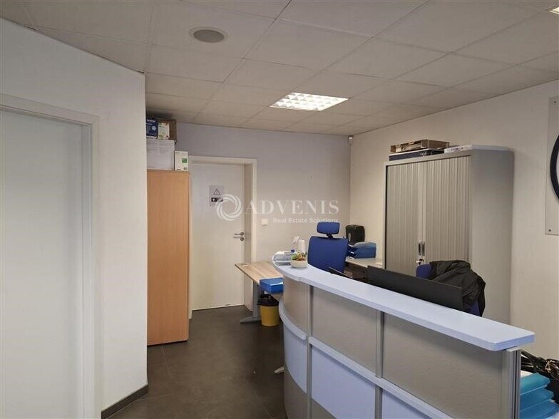 Flex in Ludres for lease - Interior Photo - Image 1 of 8