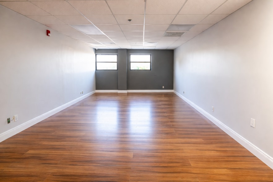 5979 NW 151st St, Miami Lakes, FL for lease - Building Photo - Image 2 of 6