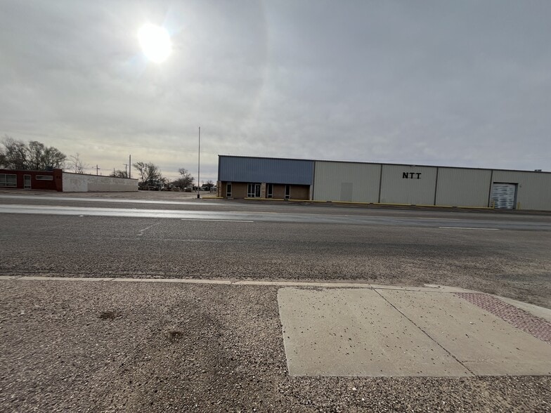 1012 E Waylon Jennings Blvd, Littlefield, TX for sale - Primary Photo - Image 1 of 69