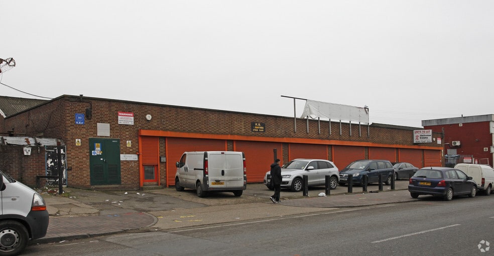 10 Thames Rd, Barking for lease - Building Photo - Image 2 of 9