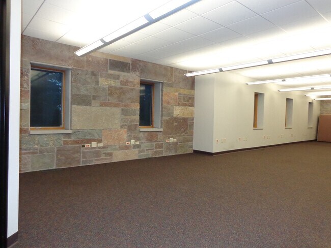 Plus de détails pour 4466 County Highway P, Jackson, WI - Bureau à louer