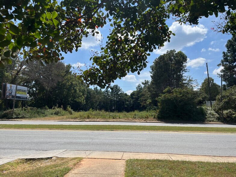 9452 Albemarle Rd, Charlotte, NC à louer - Photo du bâtiment - Image 2 de 3