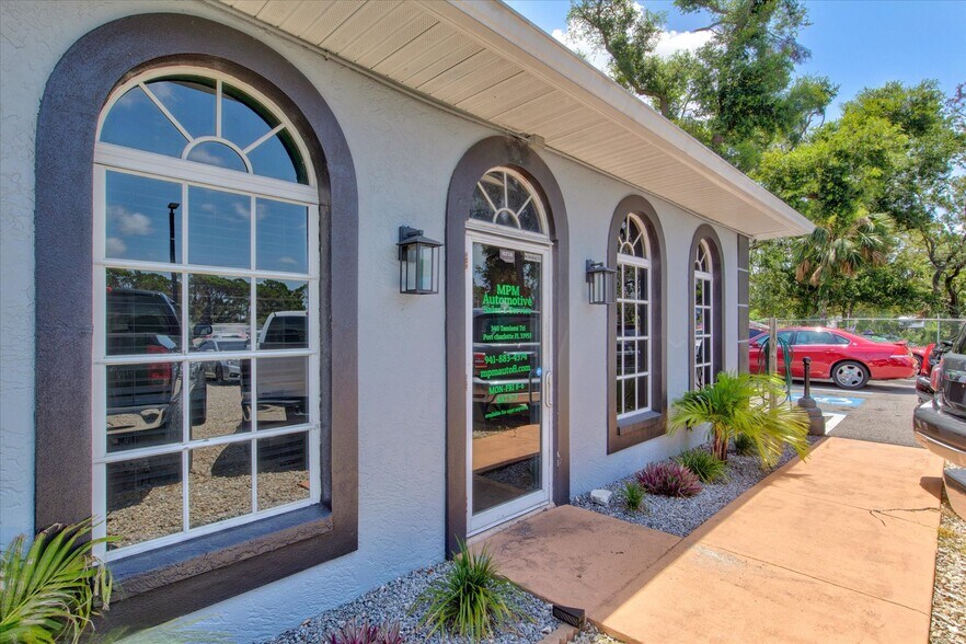 340 Tamiami Trl, Port Charlotte, FL à vendre - Photo du bâtiment - Image 1 de 1